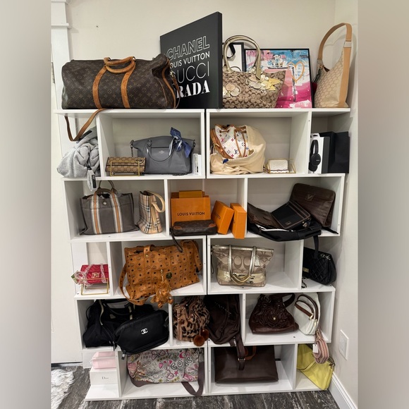 🐚 LIVE POSHING with SHELLZ . Like to be notified 💕🌟Designer & LUX - Picture 6 of 6